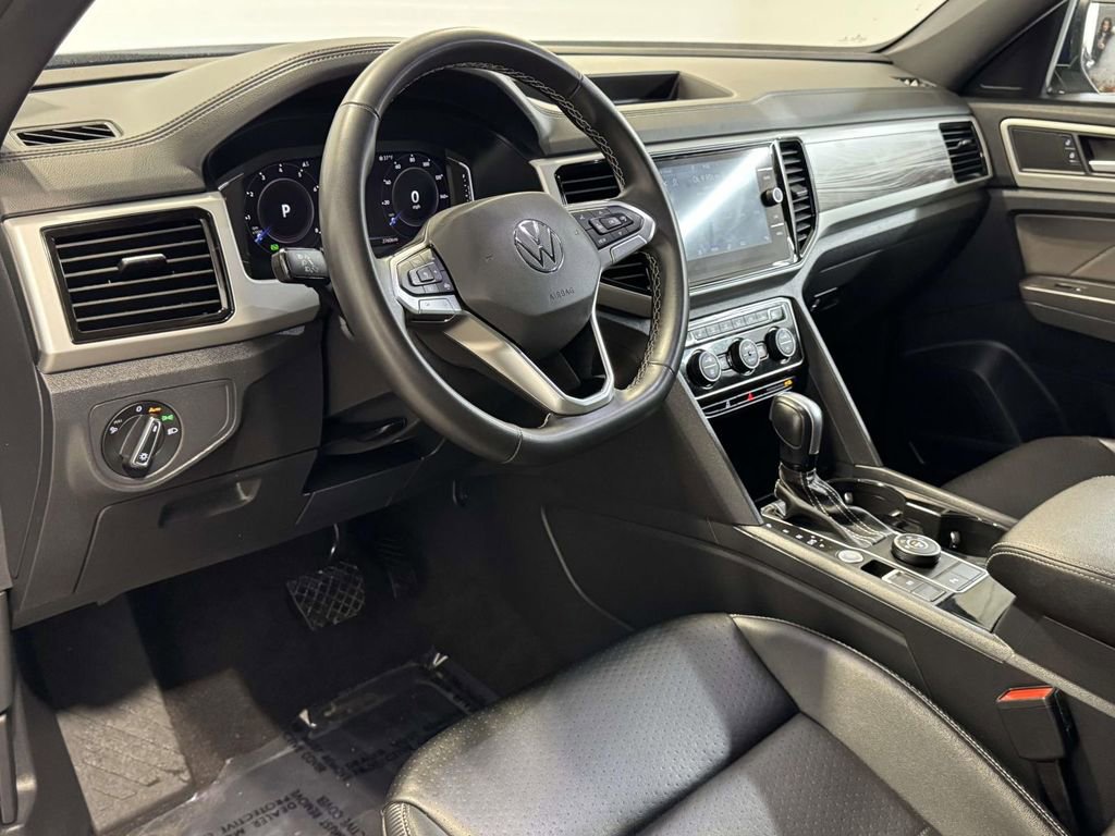 Used 2022 Volkswagen Atlas Cross Sport SE image 16