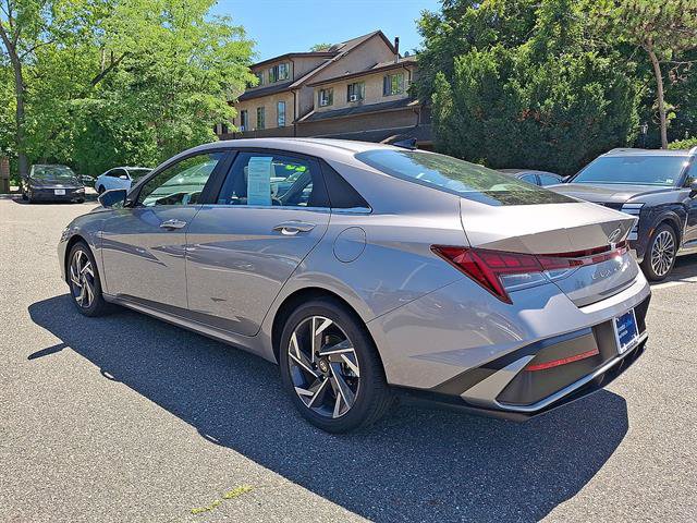 Certified 2025 Hyundai Elantra SEL FWD image 22