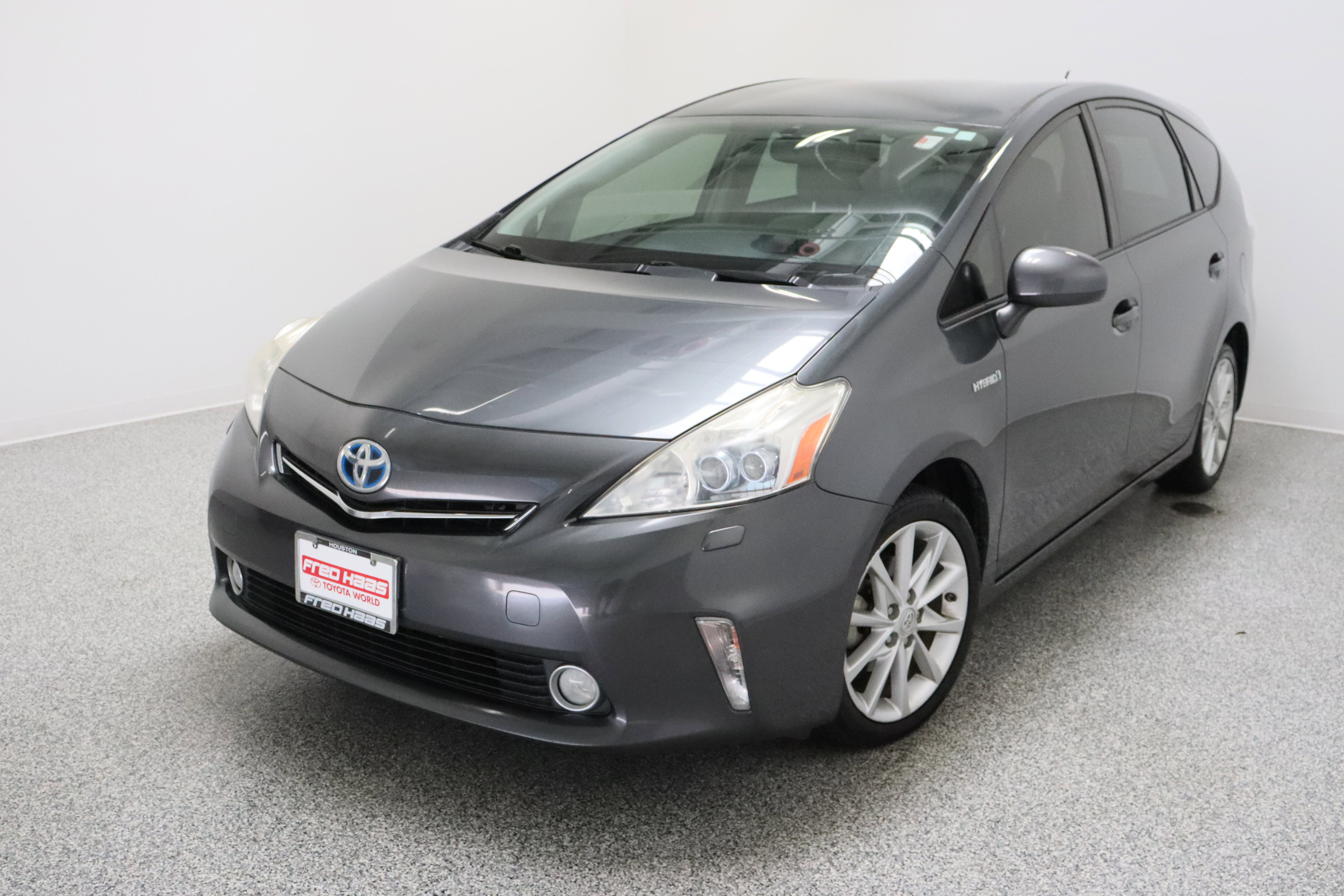 Used 2013 Toyota Prius V Five FWD image 2