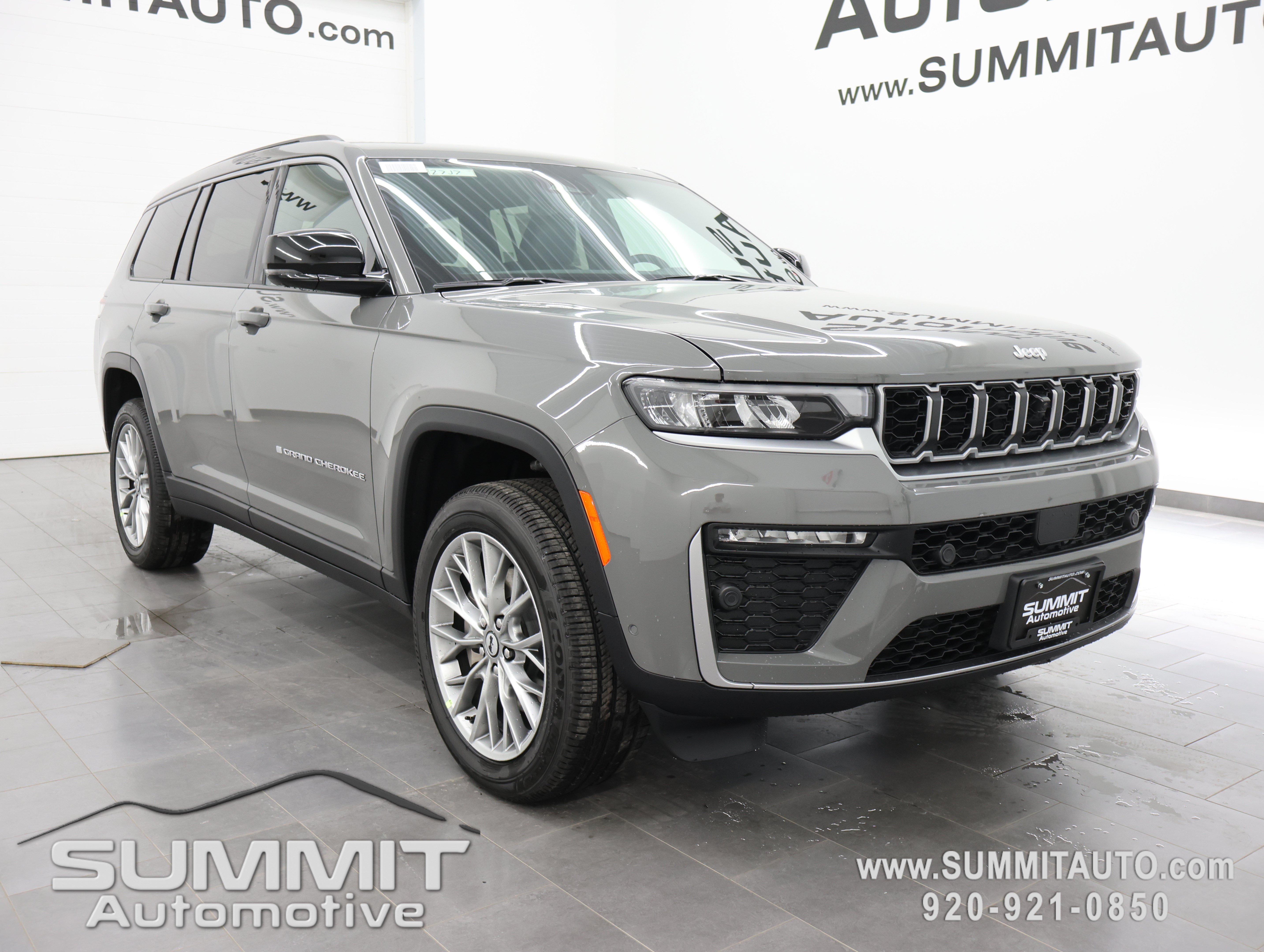 New 2027 Jeep Grand Cherokee L Limited AWD/4WD image 2