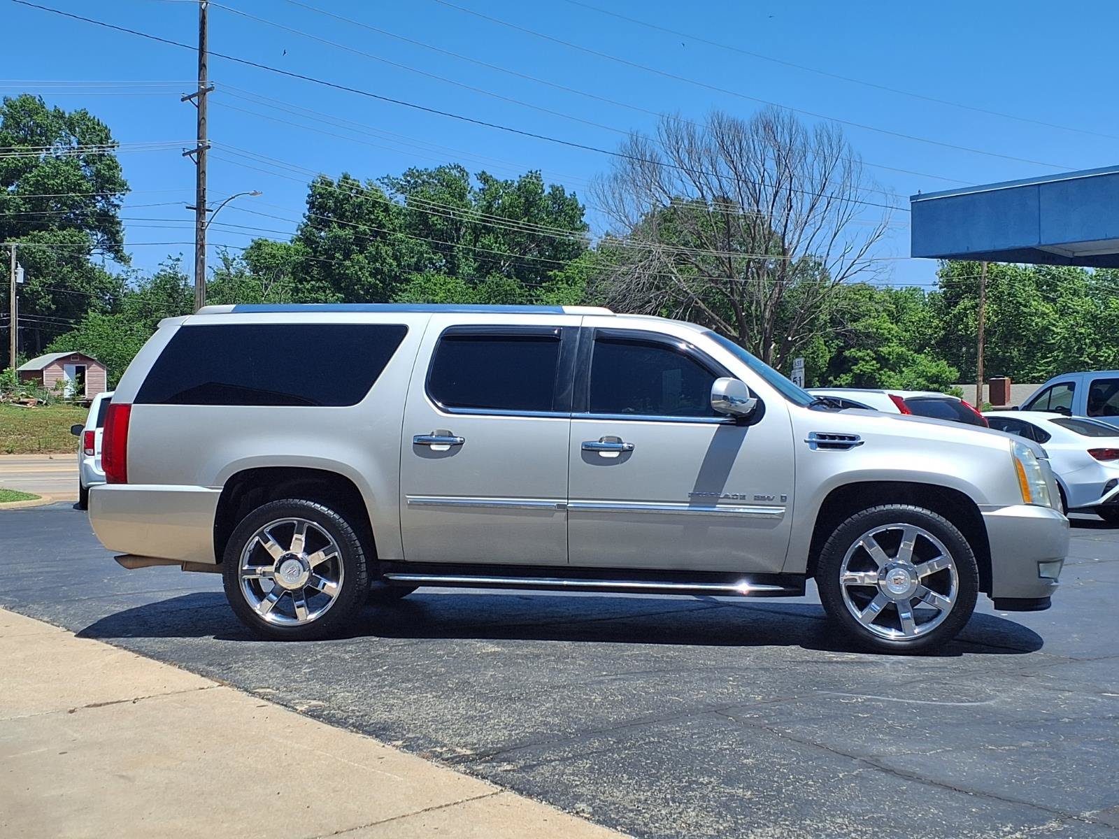 Used 2008 Cadillac Escalade ESV AWD image 2