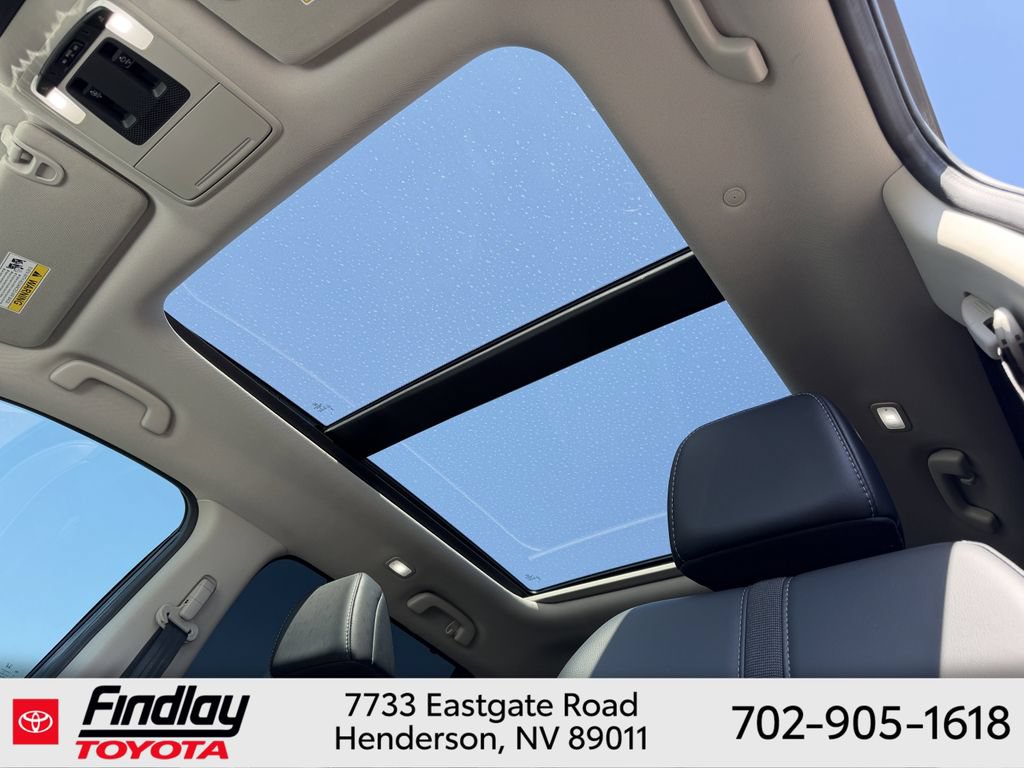 Used 2025 Honda Pilot Touring image 9