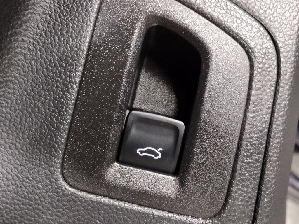 Certified 2022 Volkswagen Atlas Cross Sport SE image 22