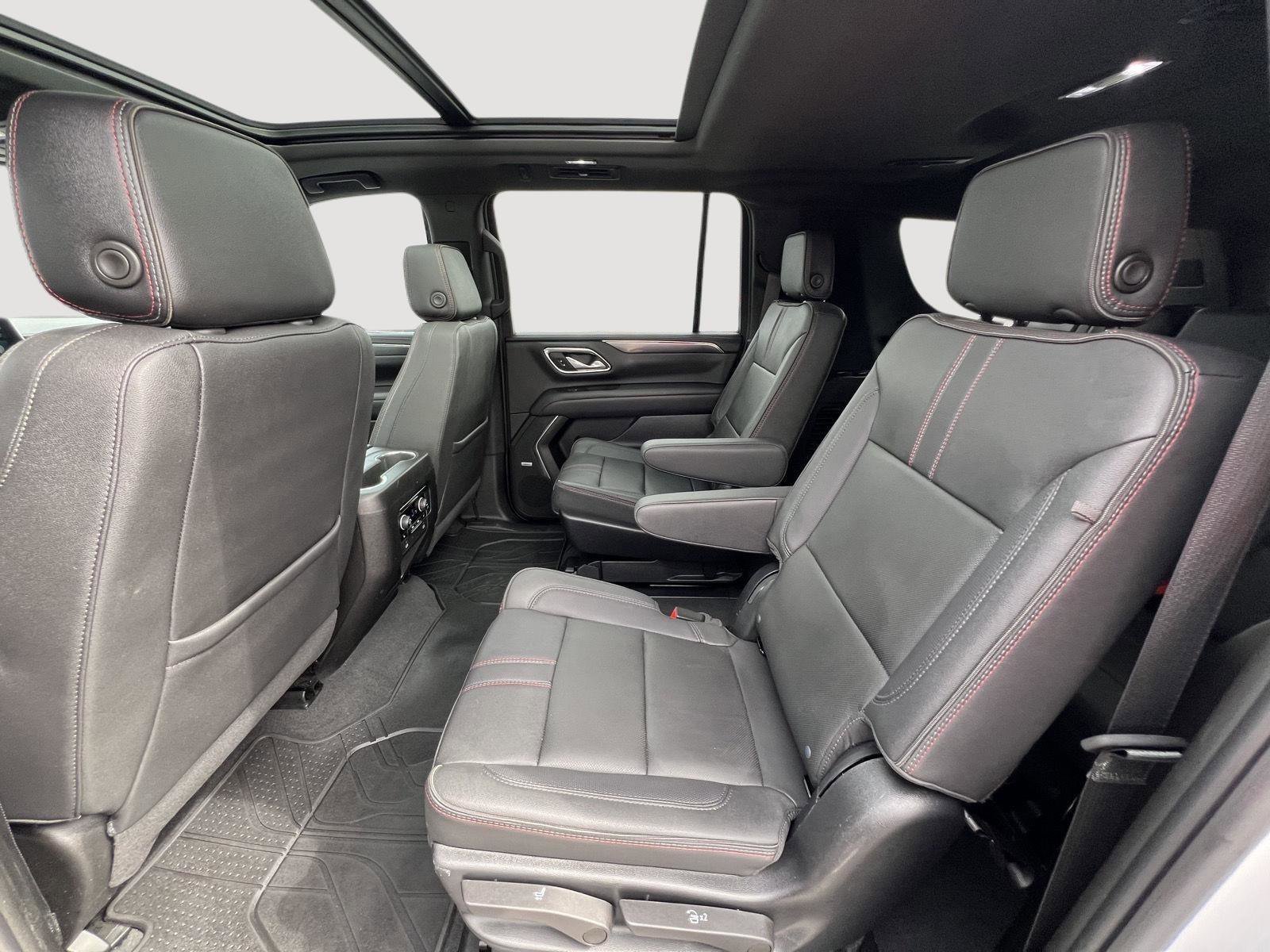 Used 2023 Chevrolet Suburban RST w/ Luxury Package image 20