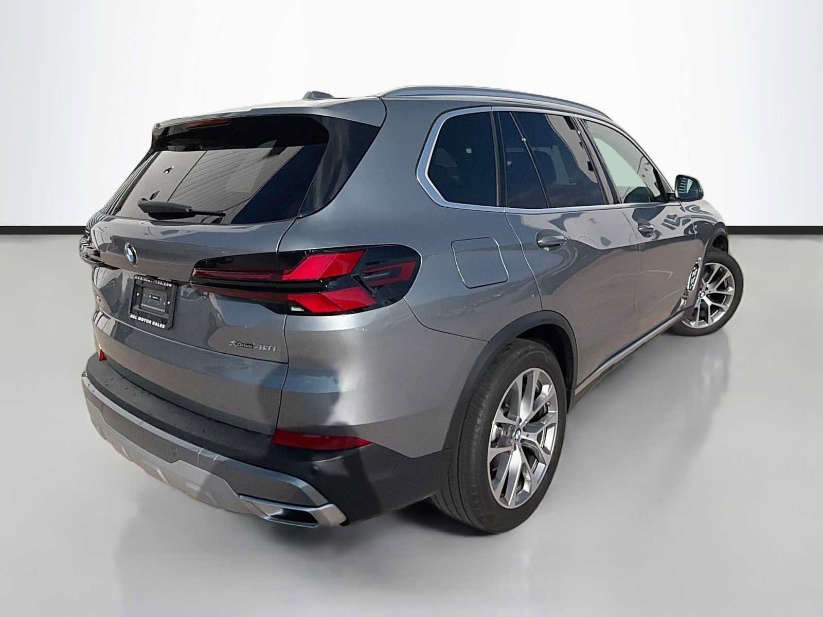 Used 2026 BMW X5 xDrive40i AWD/4WD image 3