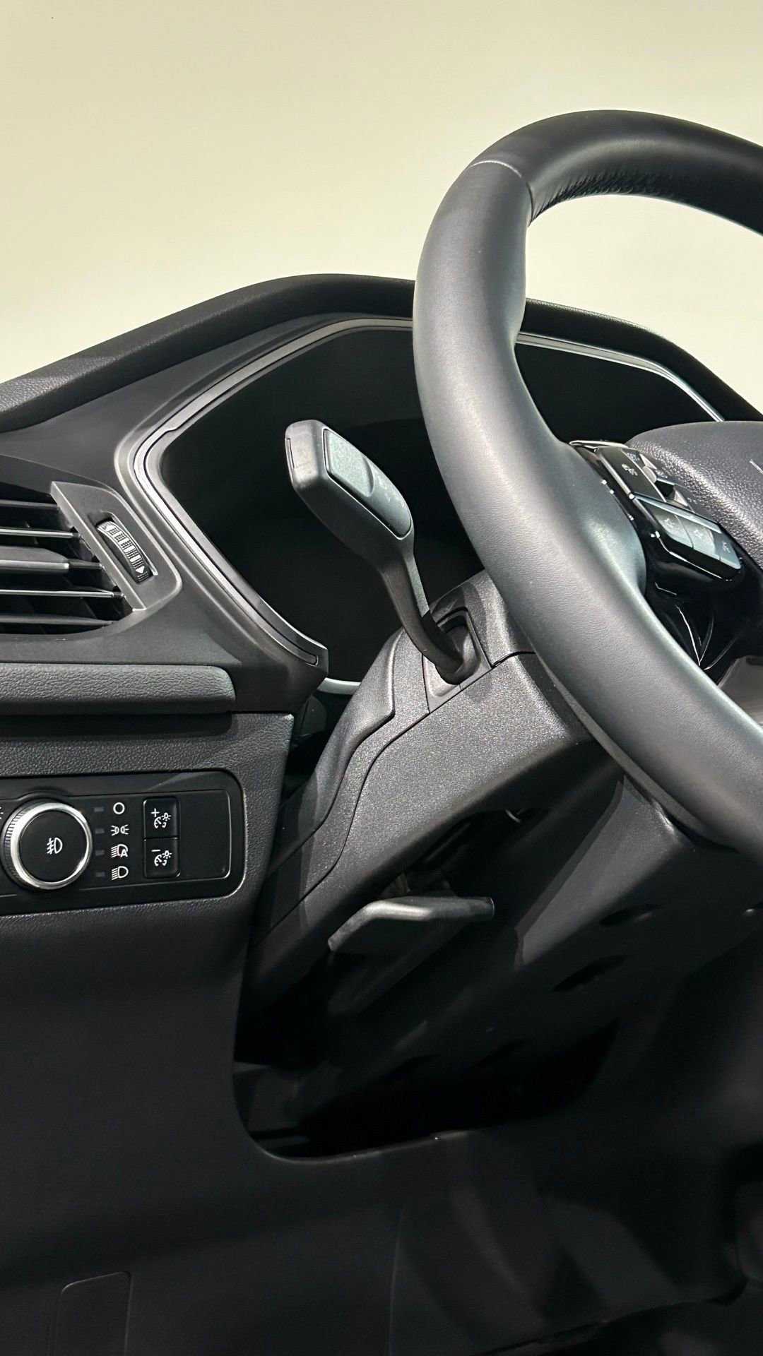 Used 2024 Ford Escape SE FWD image 40