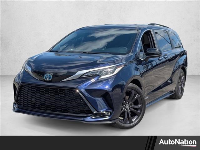 Used 2021 Toyota Sienna XSE w/ XSE Plus Package image 1