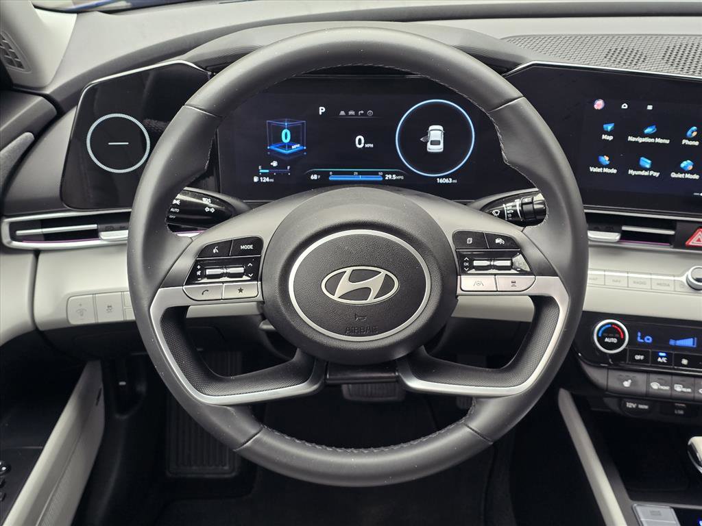 Used 2025 Hyundai Elantra Limited w/ Cargo Package image 14