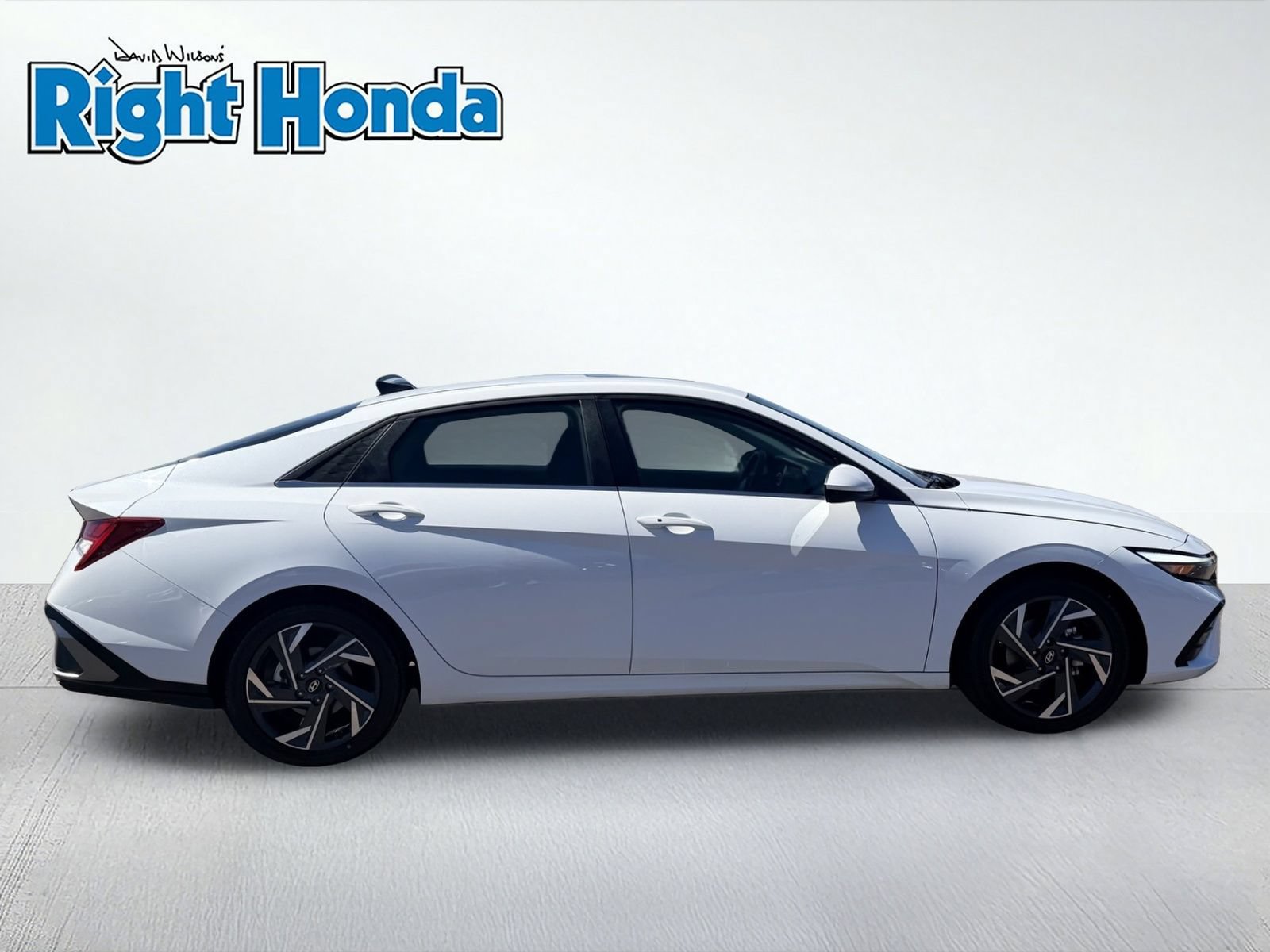 Used 2025 Hyundai Elantra SEL FWD image 8