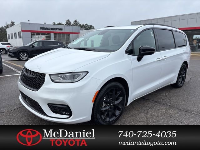 Used 2025 Chrysler Pacifica Limited