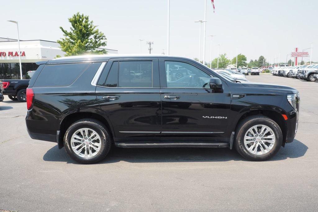 Used 2023 GMC Yukon SLT w/ SLT Premium Package AWD/4WD image 8