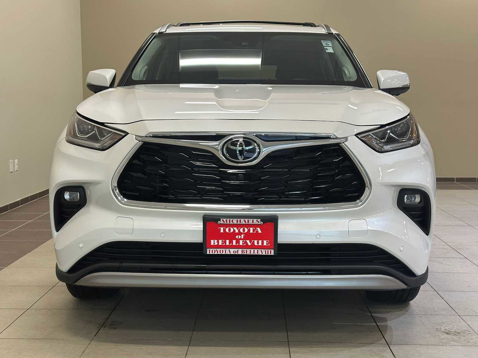 Certified 2025 Toyota Highlander Platinum image 6