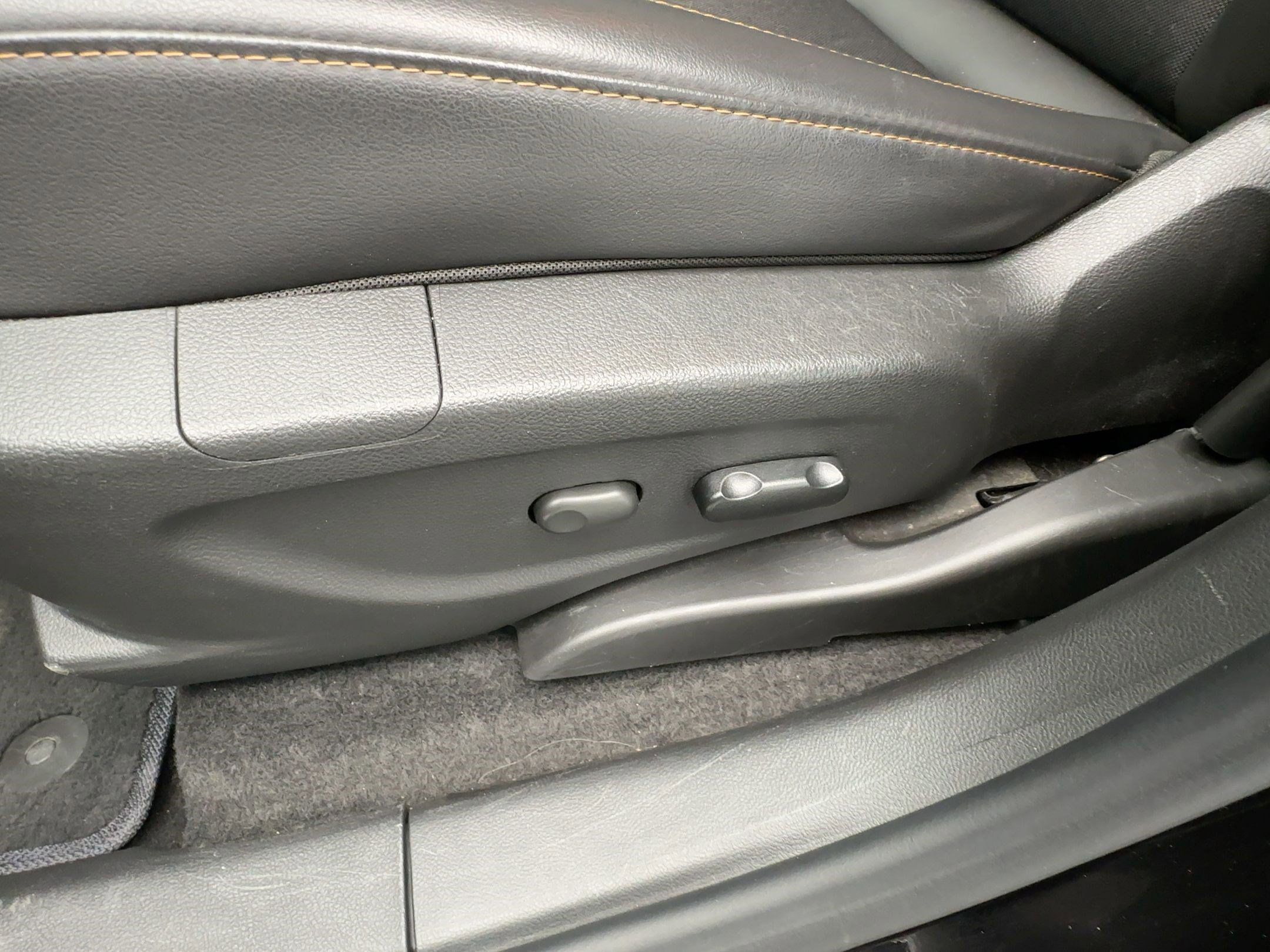 Used 2022 Chevrolet Trax LT w/ LT Convenience Package image 14