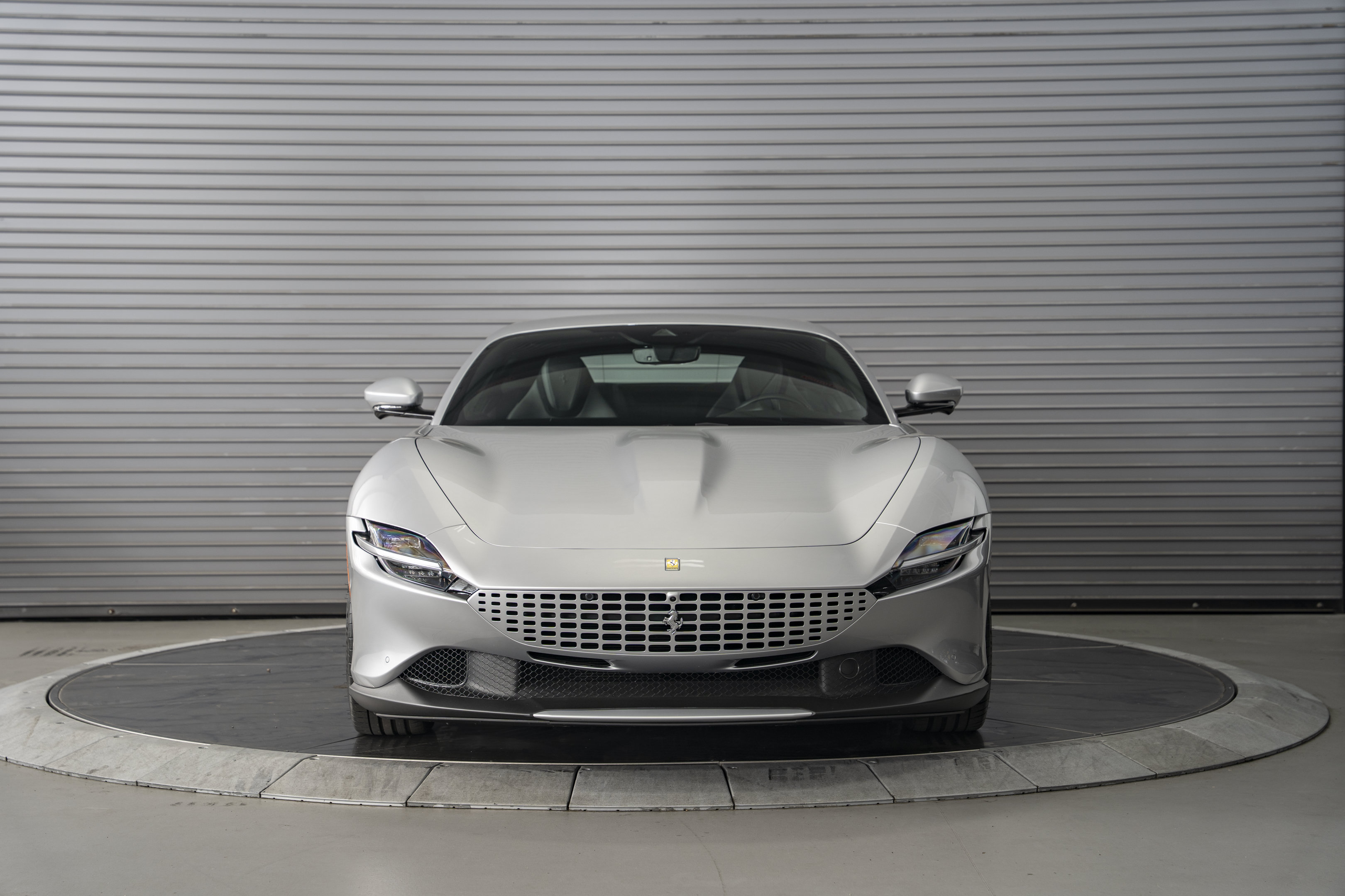 Used 2021 Ferrari Roma RWD image 8