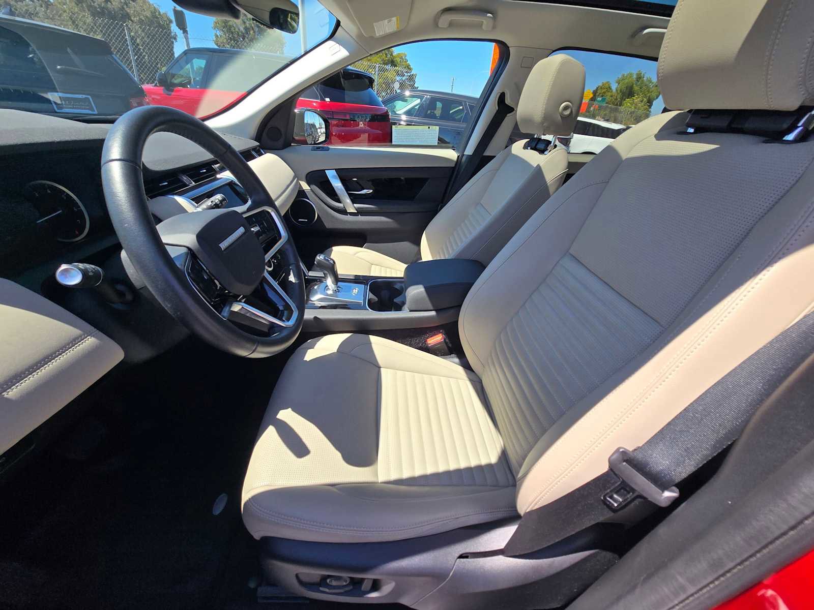 Used 2023 Land Rover Discovery Sport SE image 23