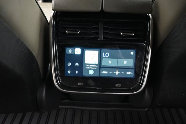 Used 2023 Rivian R1S Adventure Dual AWD/4WD image 27