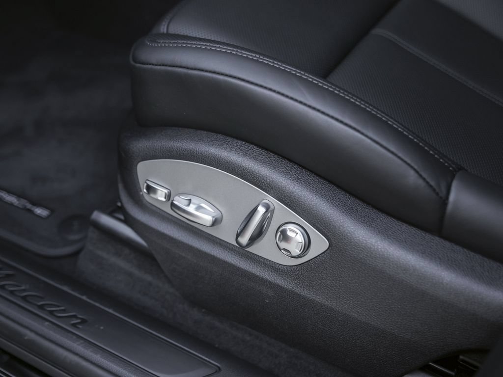 Certified 2026 Porsche Macan AWD/4WD image 14