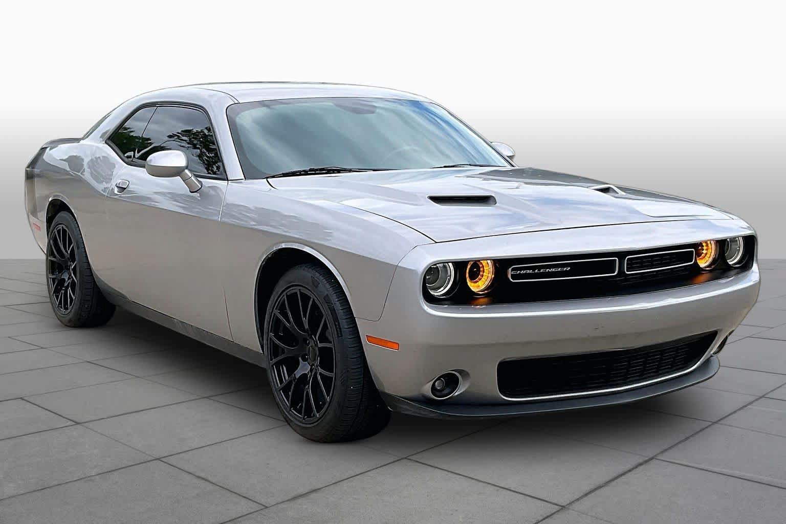 Used 2016 Dodge Challenger SXT Plus RWD image 3