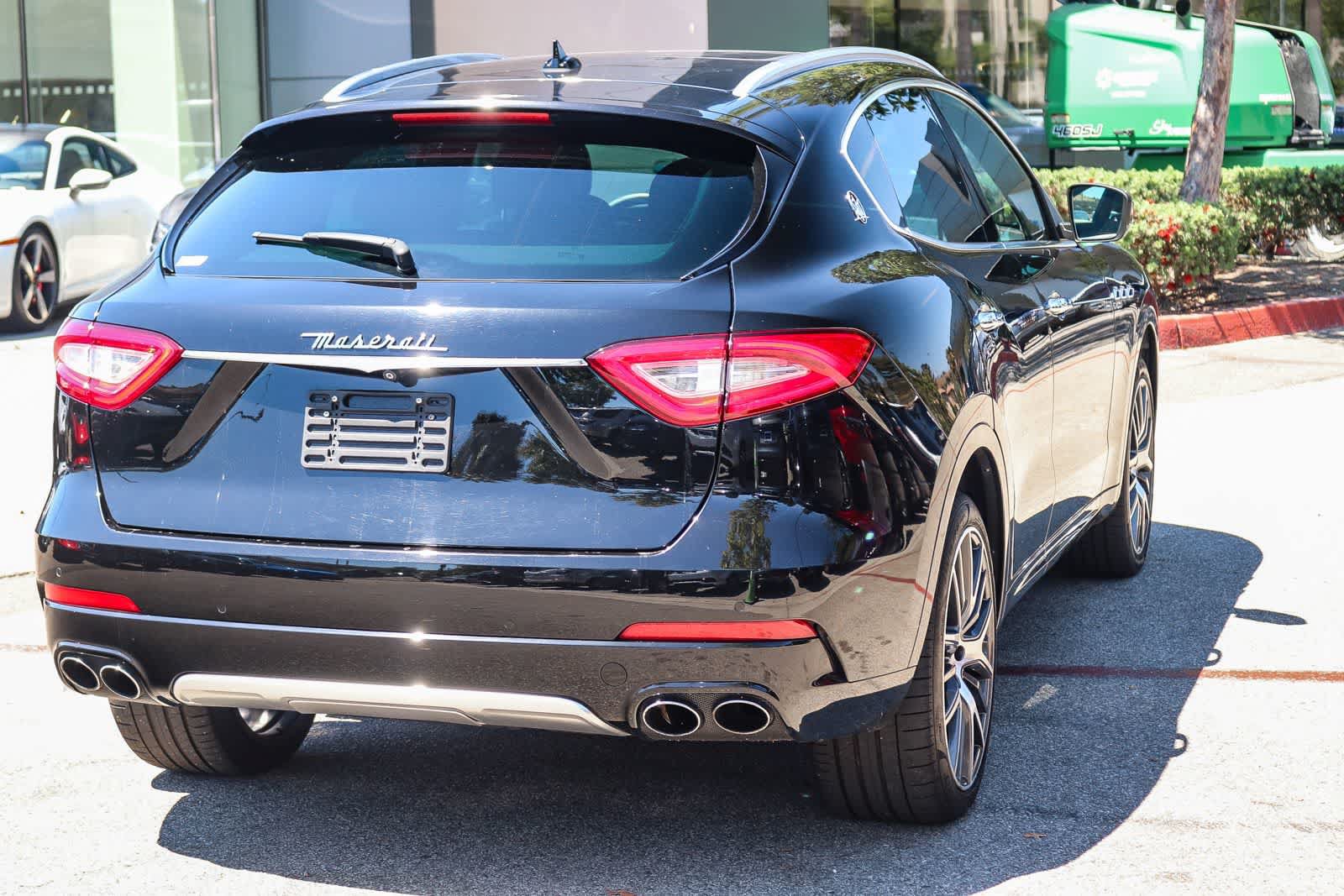 Used 2017 Maserati Levante S AWD/4WD image 4