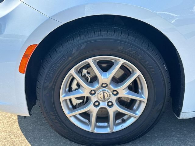 Used 2025 Chrysler Pacifica Select FWD image 5