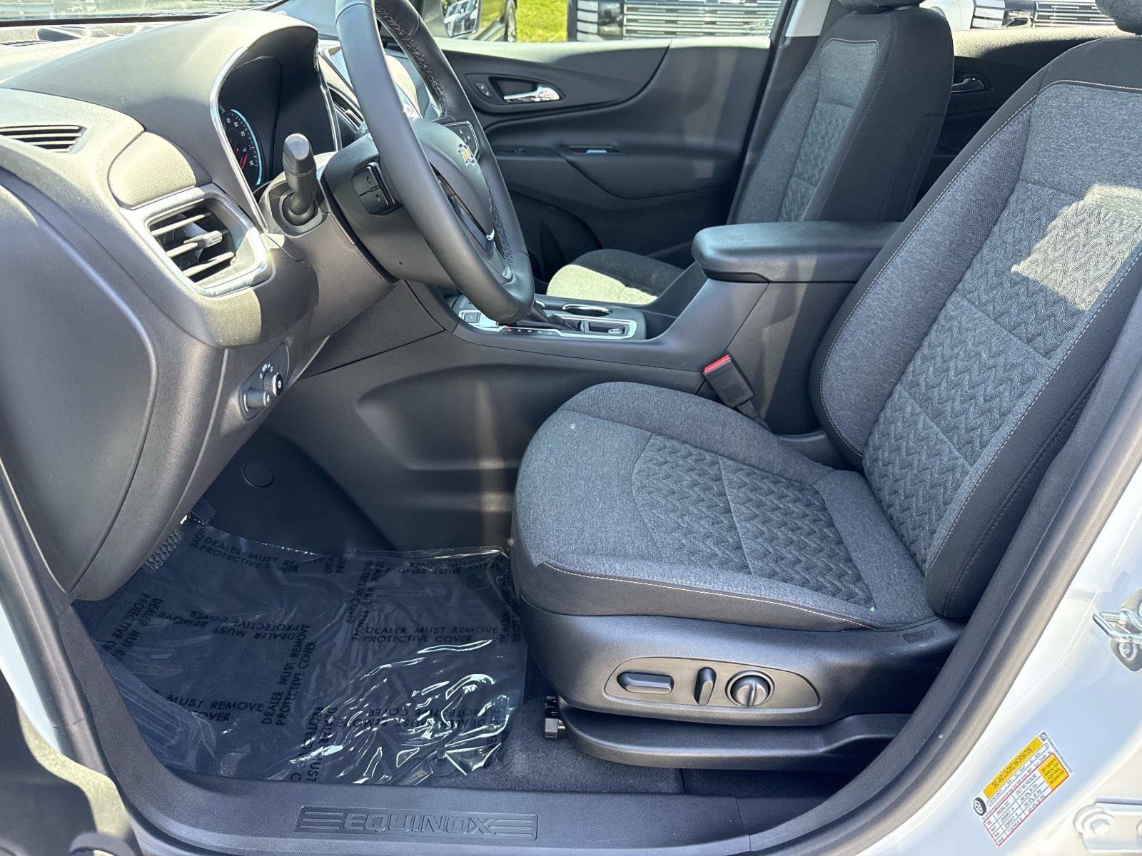 Used 2024 Chevrolet Equinox LT AWD/4WD image 24