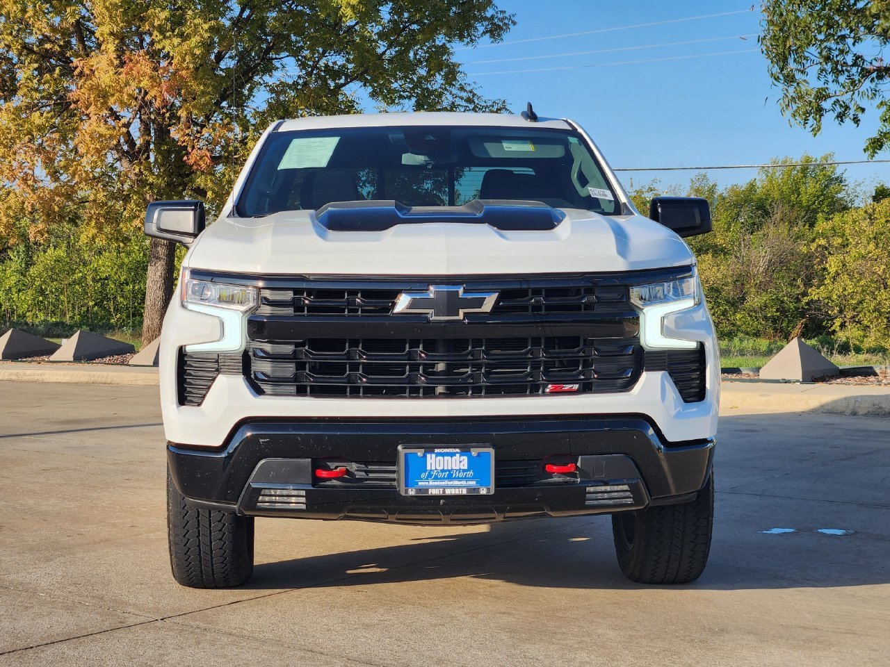 Used 2025 Chevrolet Silverado 1500 LT Trail Boss w/ Convenience Package II AWD/4WD image 2