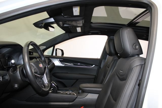 Certified 2023 Cadillac XT5 Premium Luxury w/ LPO, Floor Liner Package AWD/4WD image 9