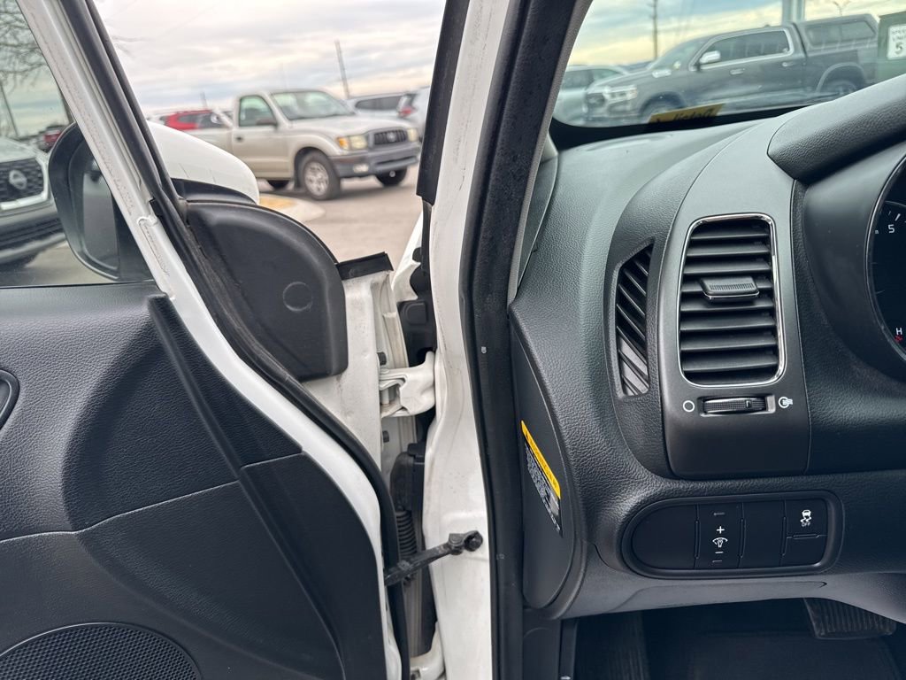 Used 2017 Kia Forte LX image 12