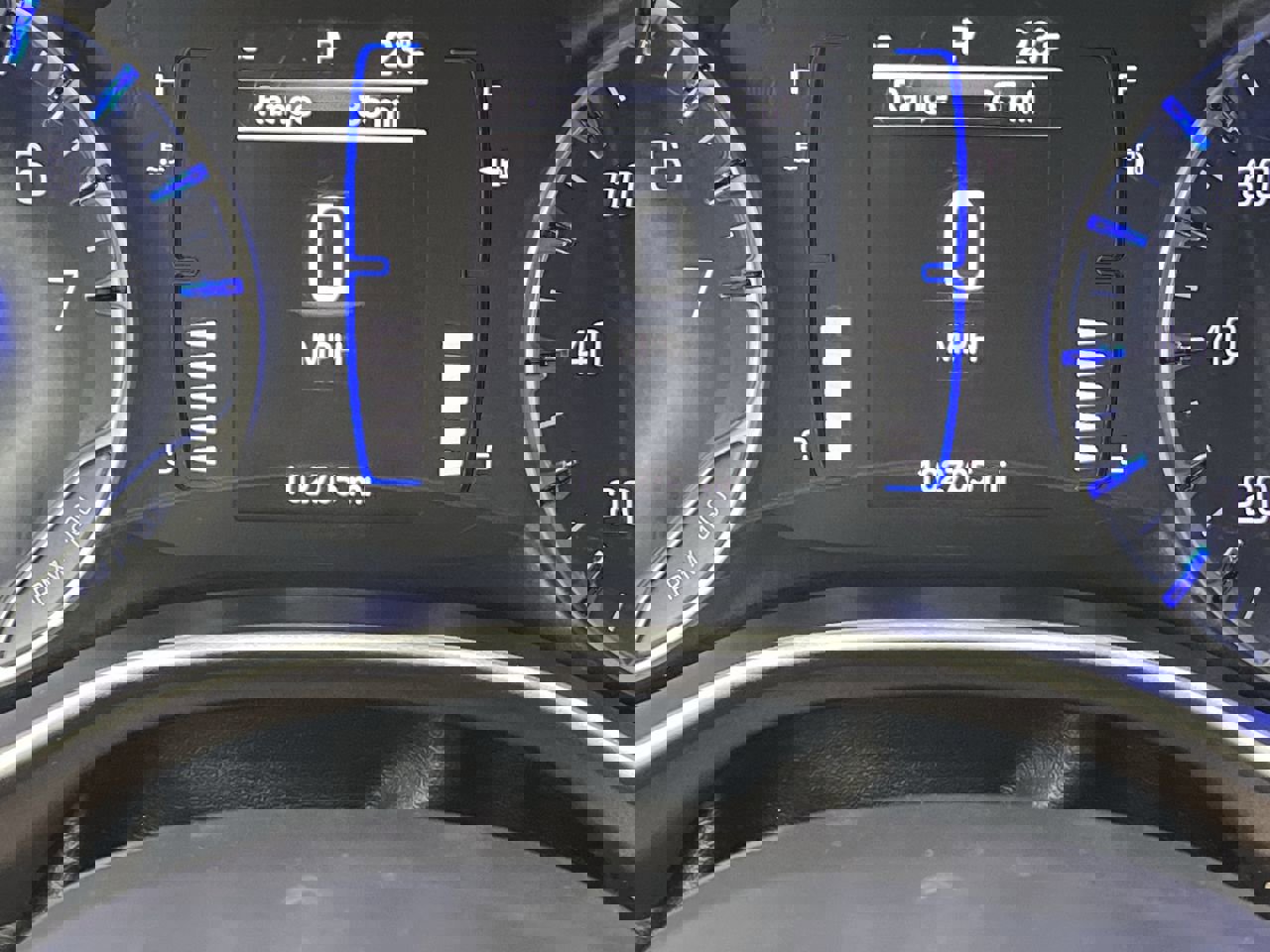 Used 2021 Chrysler Voyager L image 13