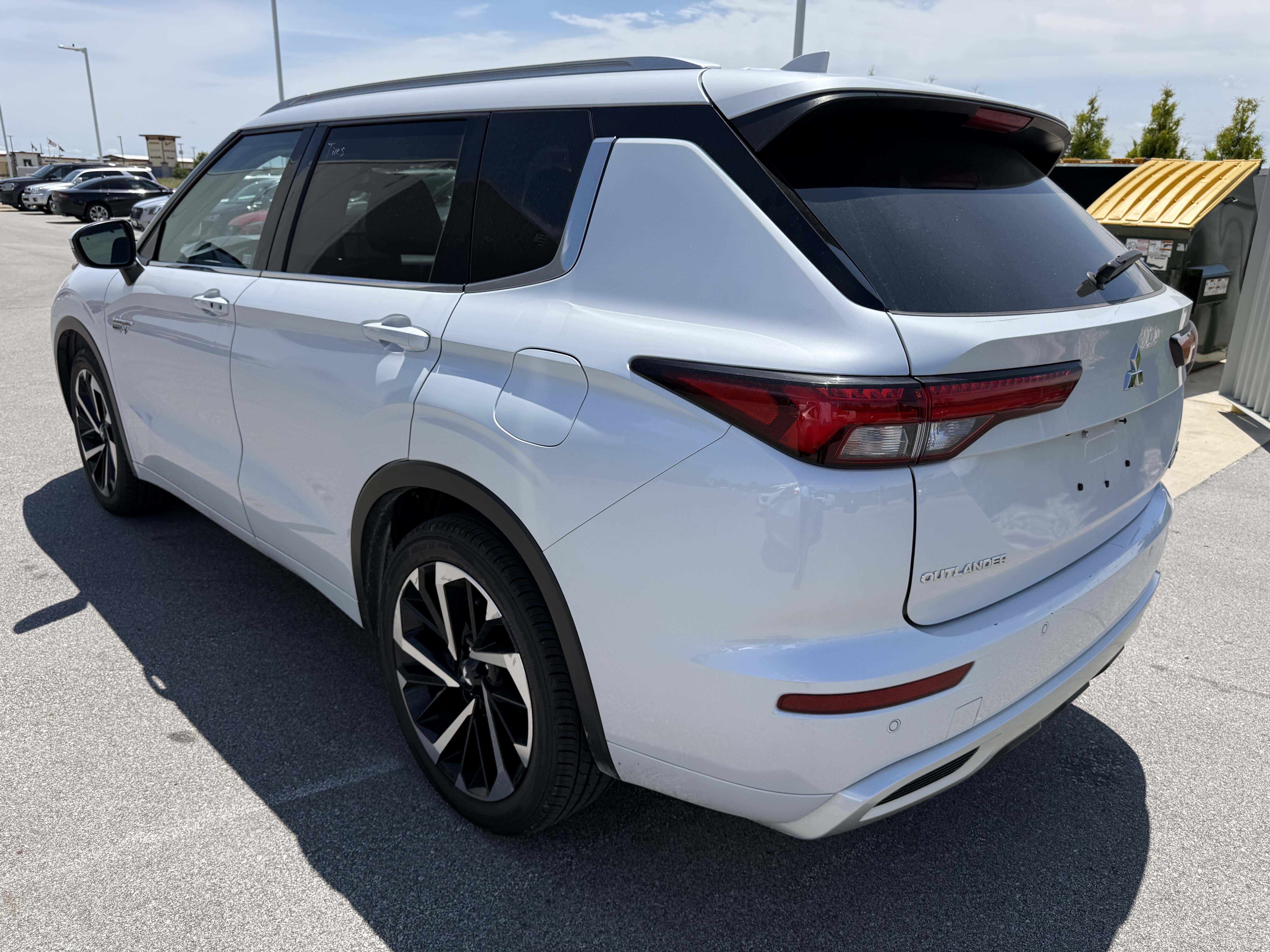 Used 2024 Mitsubishi Outlander SEL AWD/4WD image 3