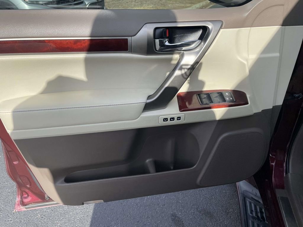 Used 2013 Lexus GX 460 image 25