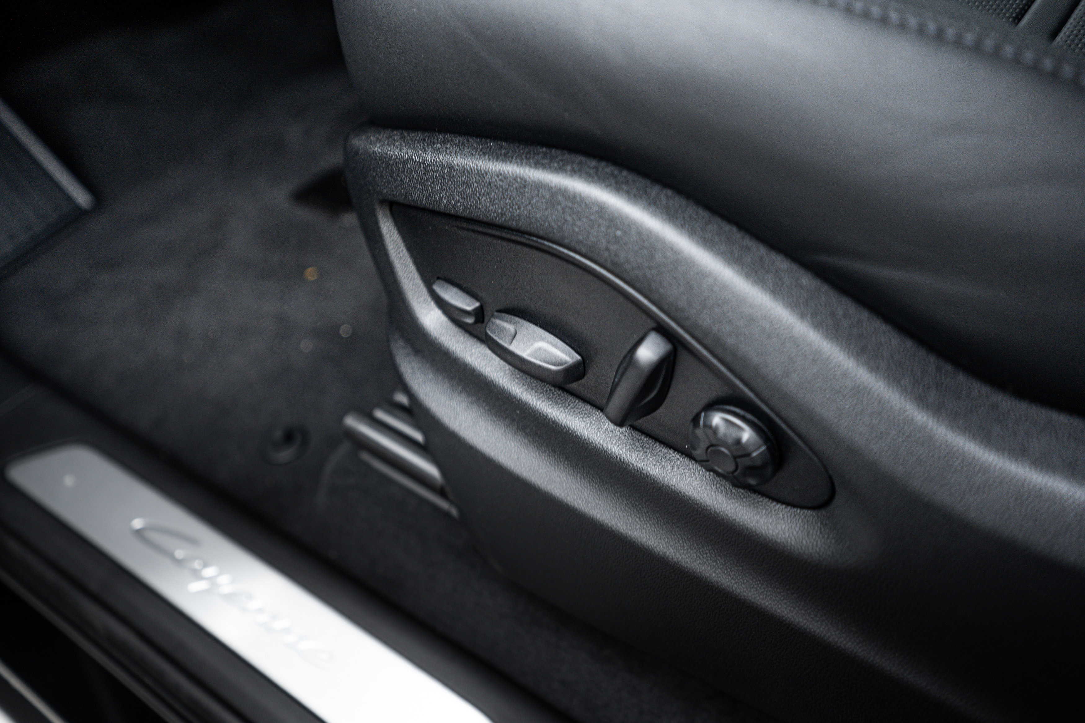 Certified 2025 Porsche Cayenne Coupe image 19