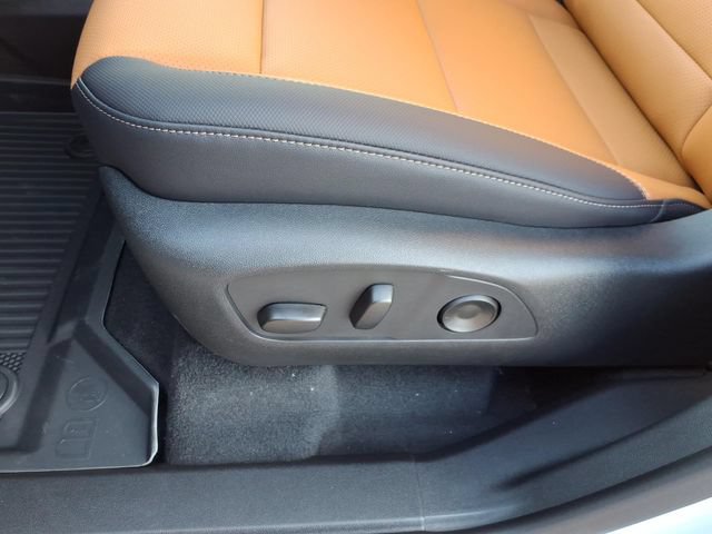 New 2027 Chevrolet Traverse Z71 w/ LPO, Floor Liner Package AWD/4WD image 7