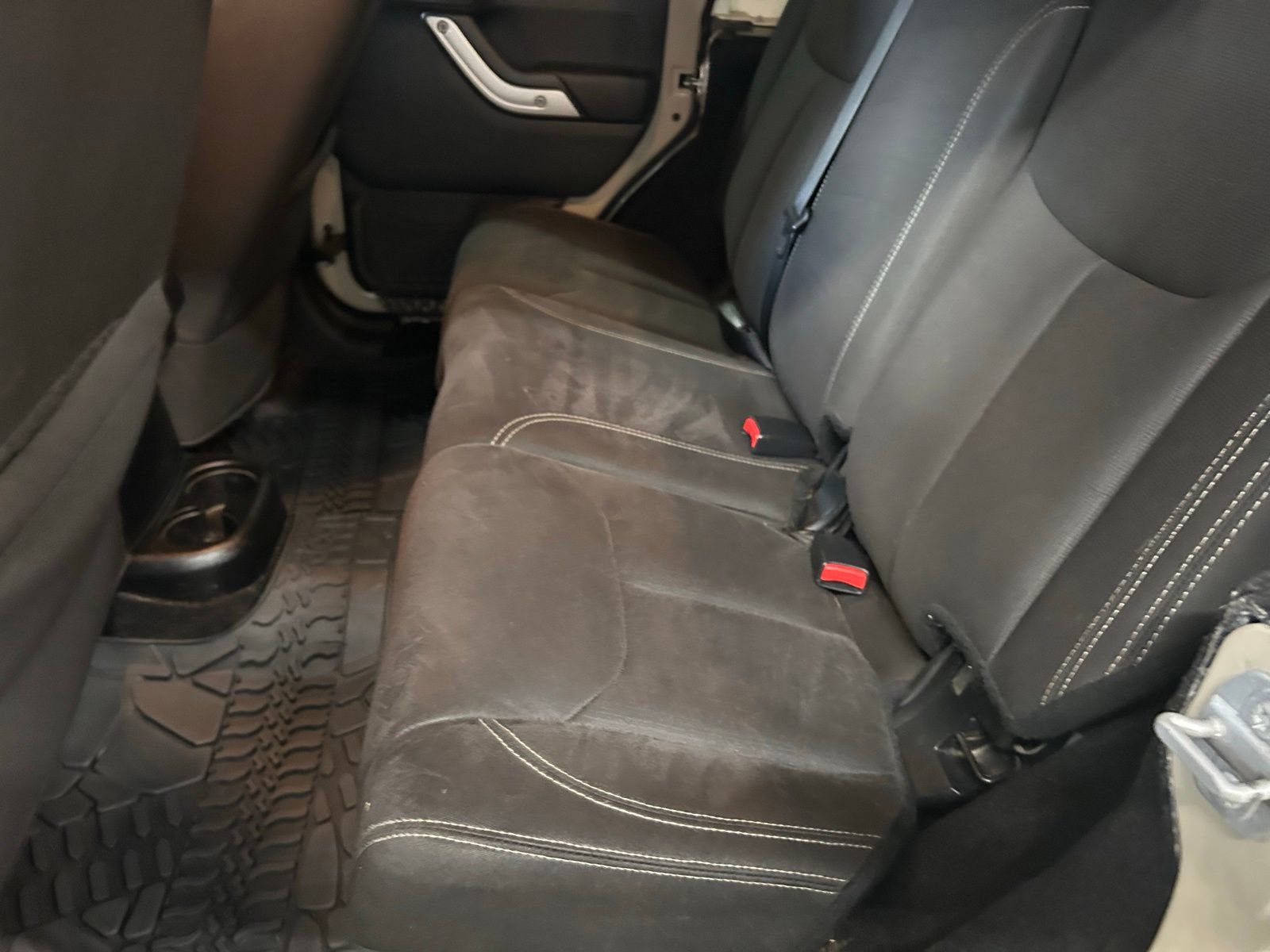 Used 2017 Jeep Wrangler Unlimited Sahara image 21