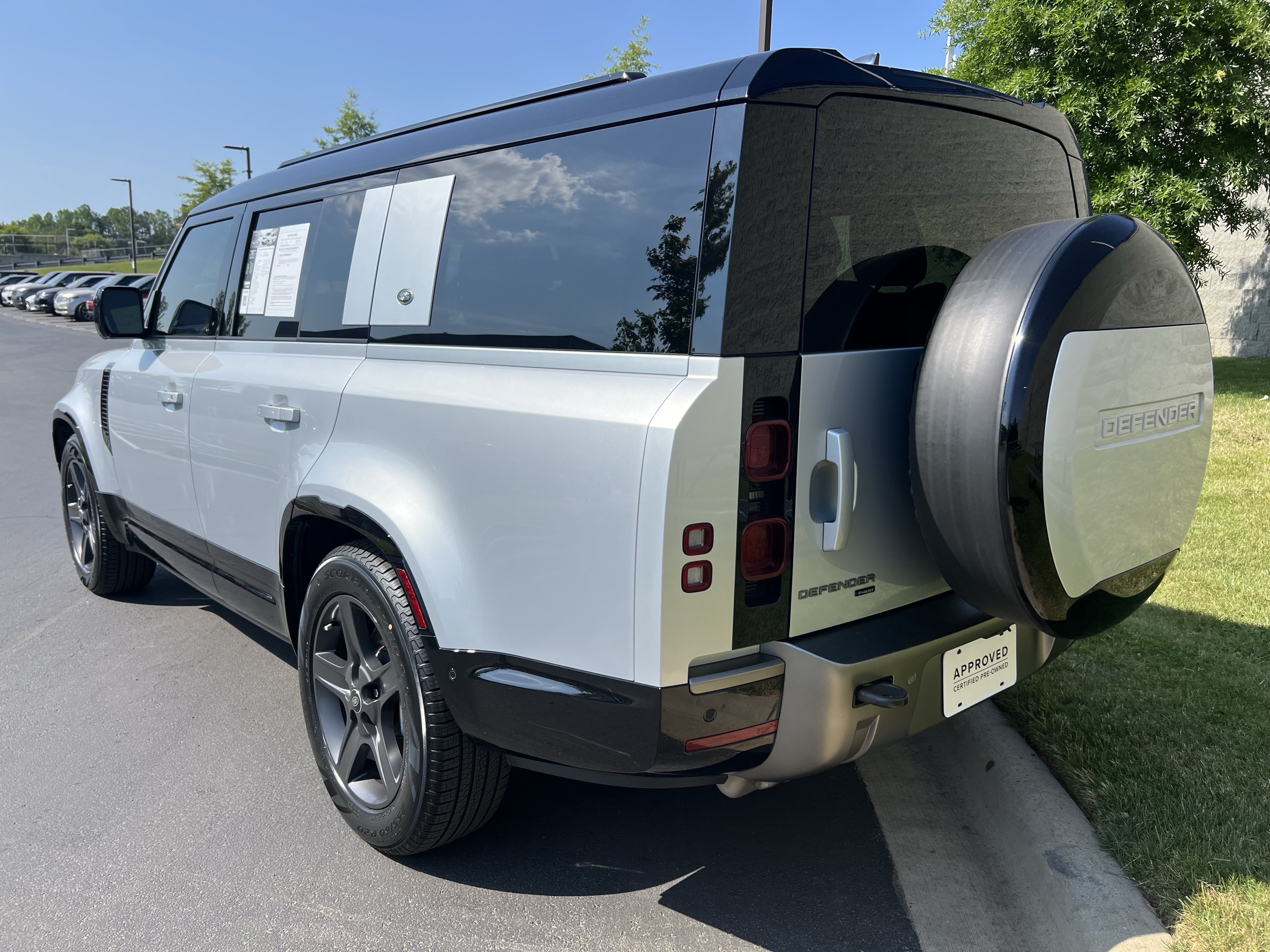 Certified 2023 Land Rover Defender 130 X-Dynamic SE AWD/4WD image 5