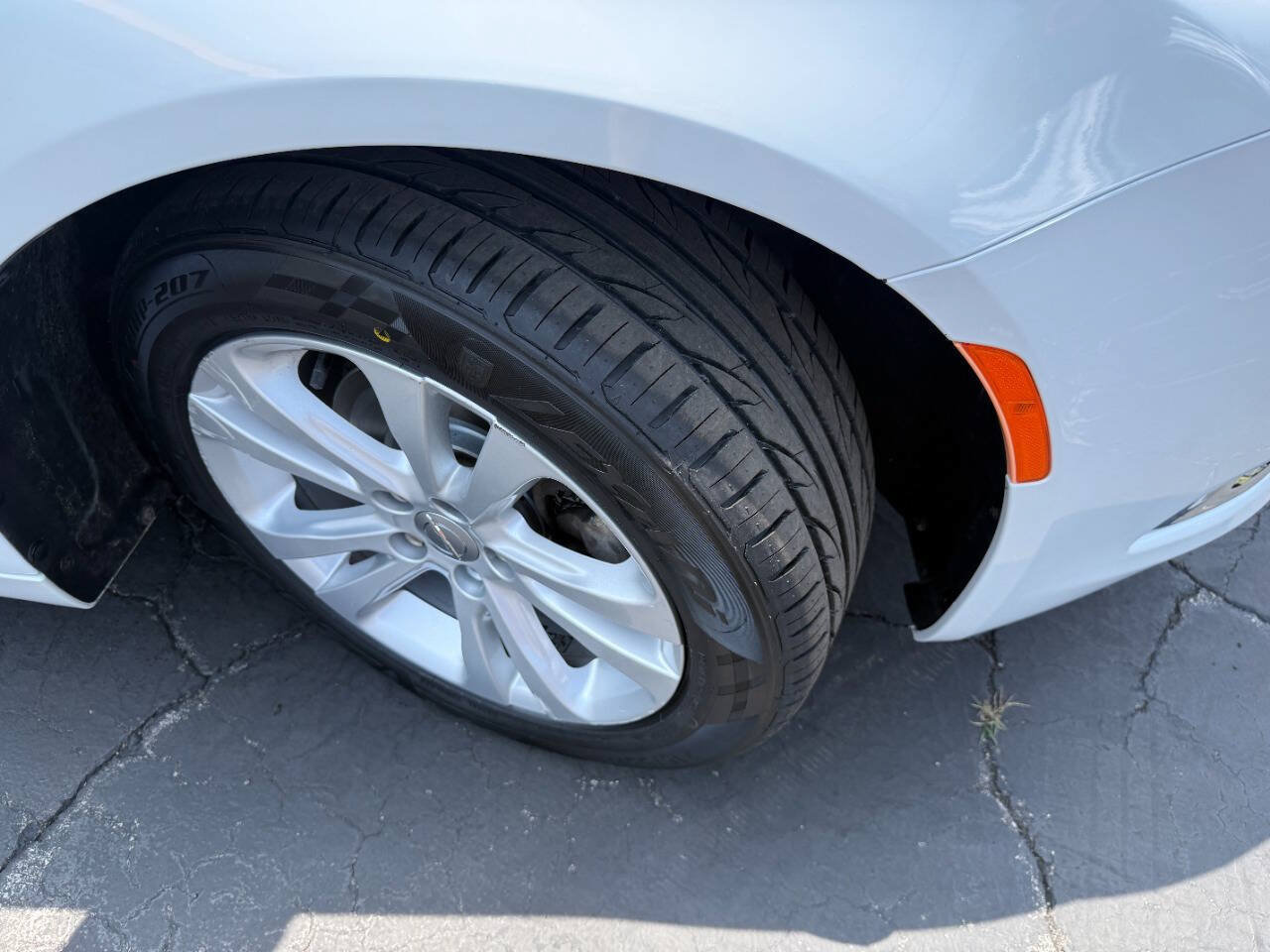 Used 2015 Chrysler 200 Limited w/ Convenience Group FWD image 27