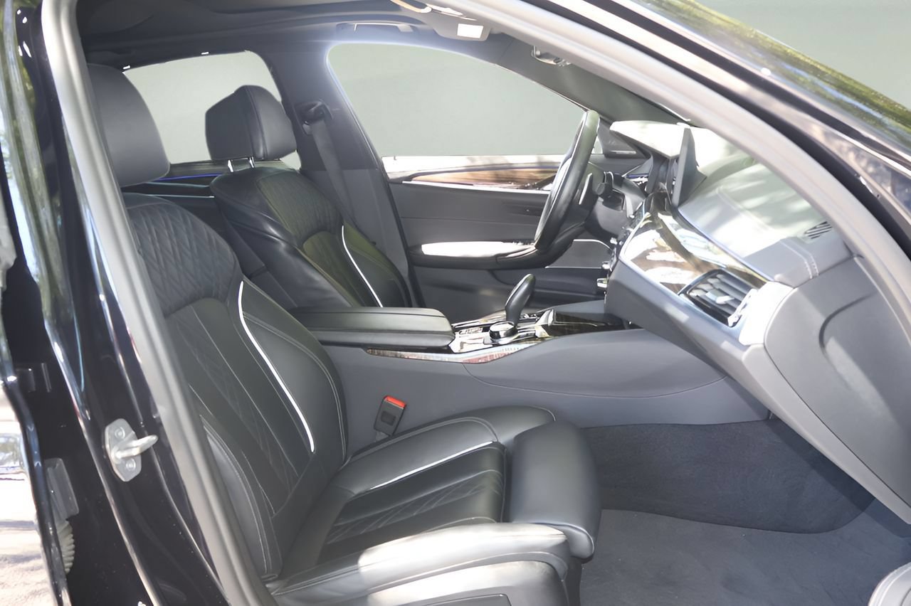 Used 2022 BMW M550i xDrive w/ Executive Package AWD/4WD image 17