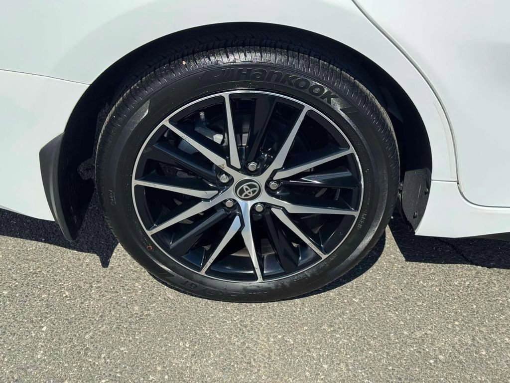 Used 2024 Toyota Camry SE w/ Cold Weather Package FWD image 10