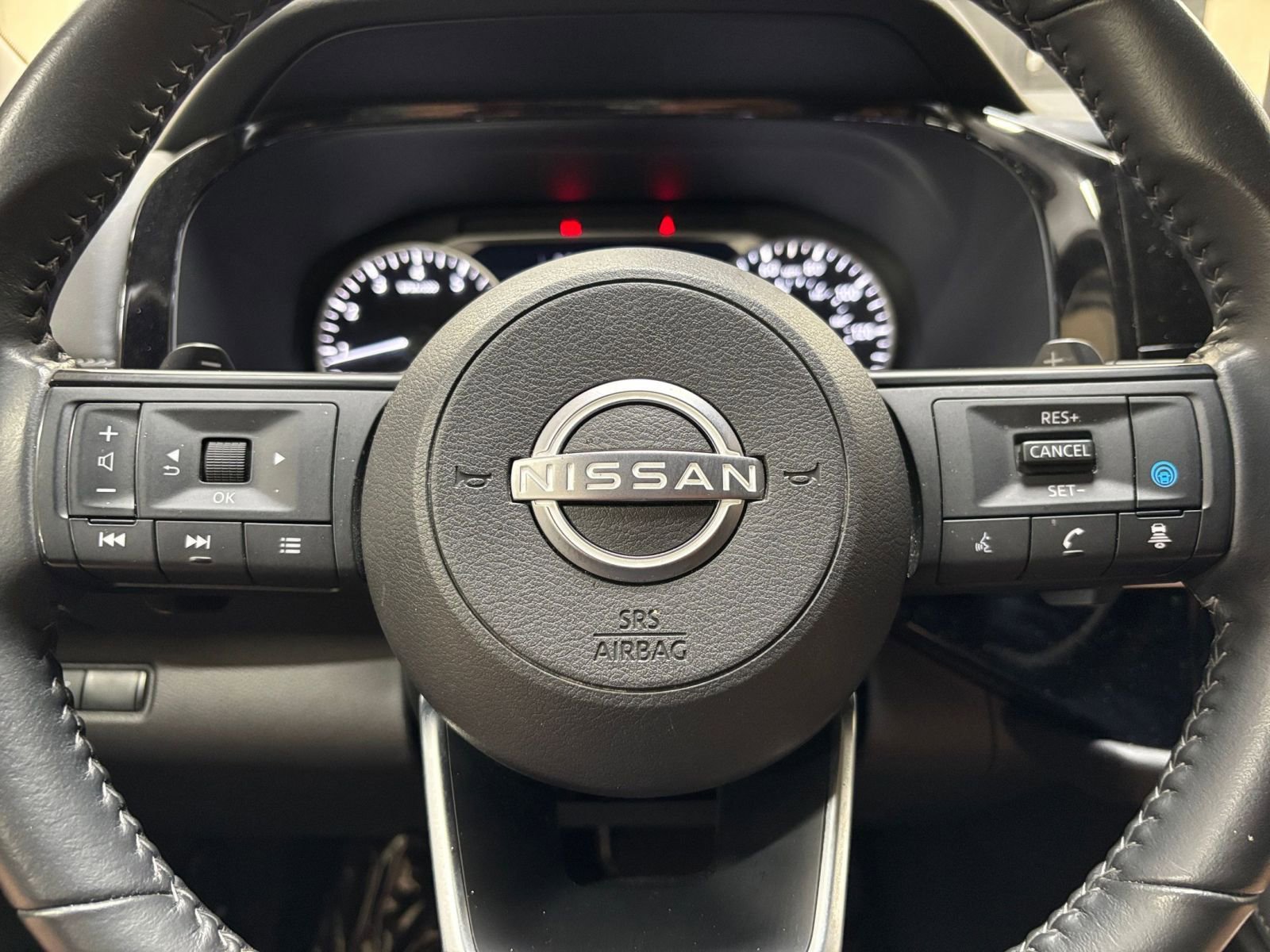 Used 2025 Nissan Pathfinder SV FWD image 30
