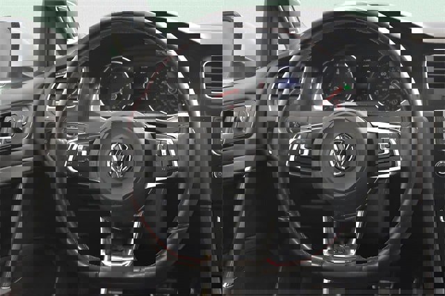 Used 2015 Volkswagen Golf 4-Door image 16