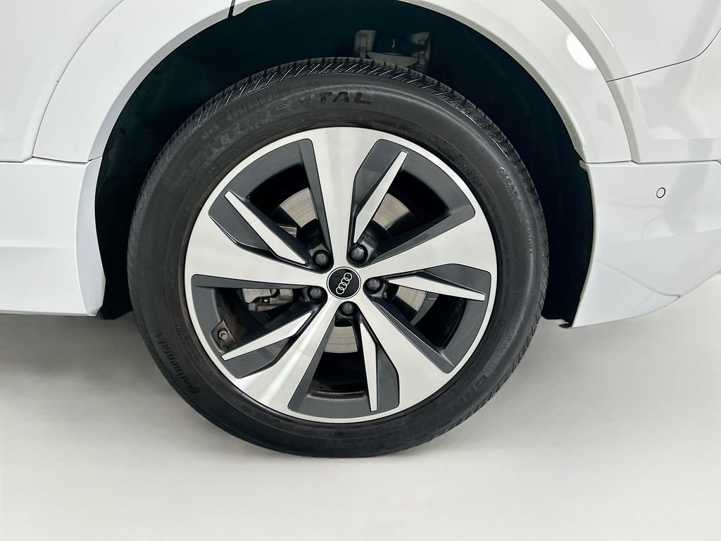 Certified 2024 Audi Q8 e-tron Premium Plus w/ Premium Plus Package AWD/4WD image 30