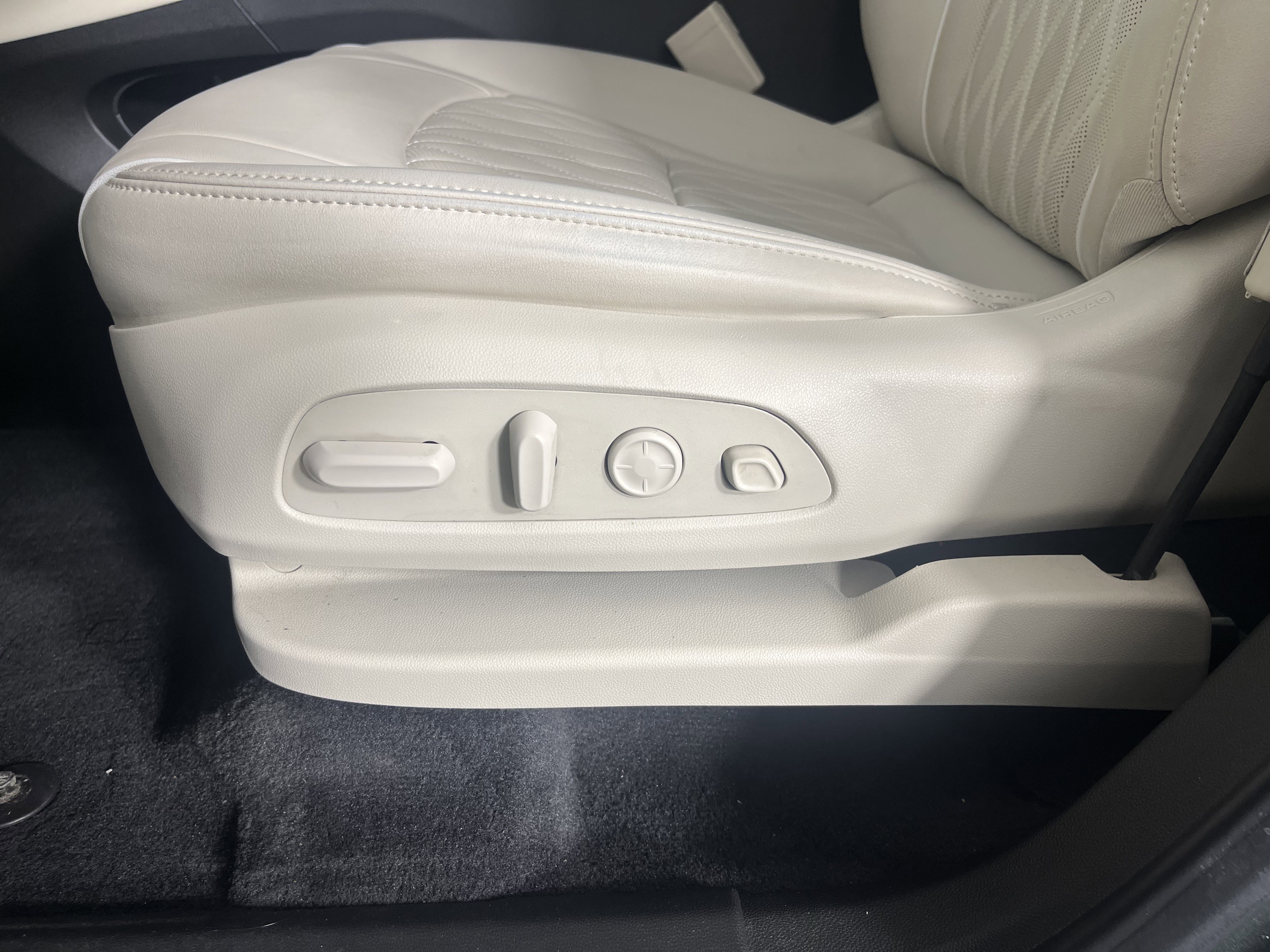 Used 2023 Buick Enclave Avenir w/ Avenir Technology Package image 20