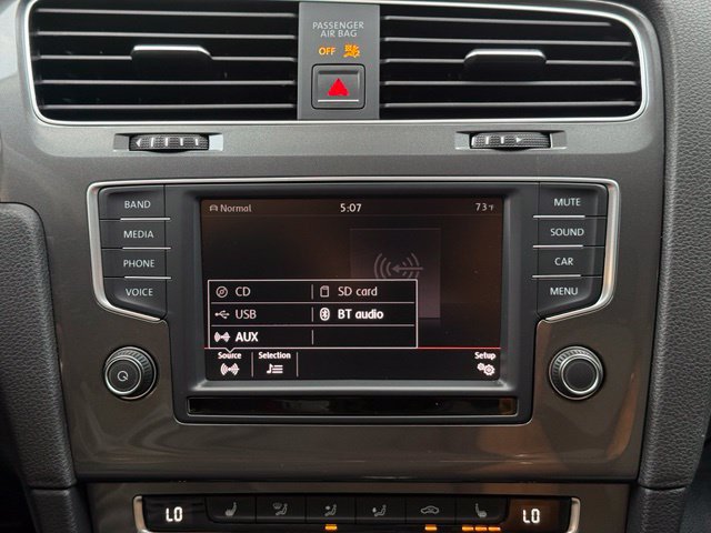 Used 2016 Volkswagen e-Golf SE w/ DC Fast Charging Package FWD image 26
