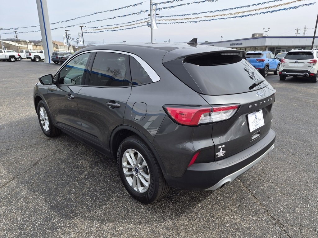 Used 2020 Ford Escape SE image 5