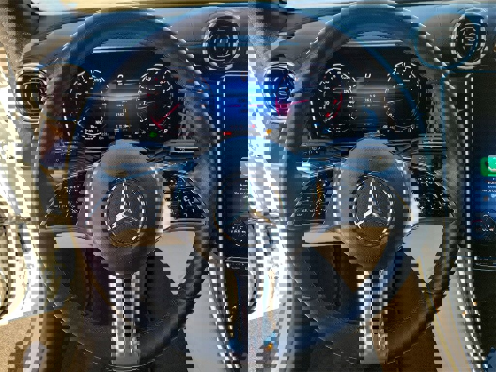 Used 2025 Mercedes-Benz GLC 300 4MATIC image 21