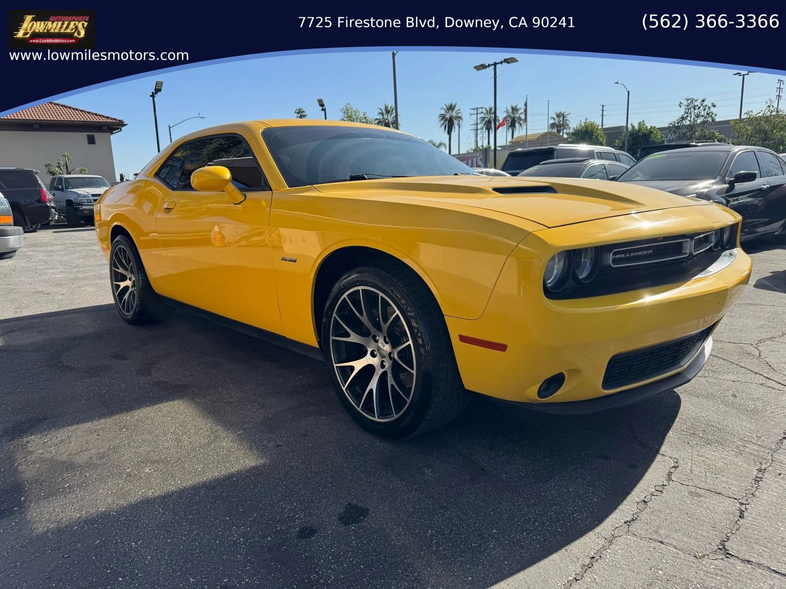 Used 2017 Dodge Challenger R/T RWD image 1