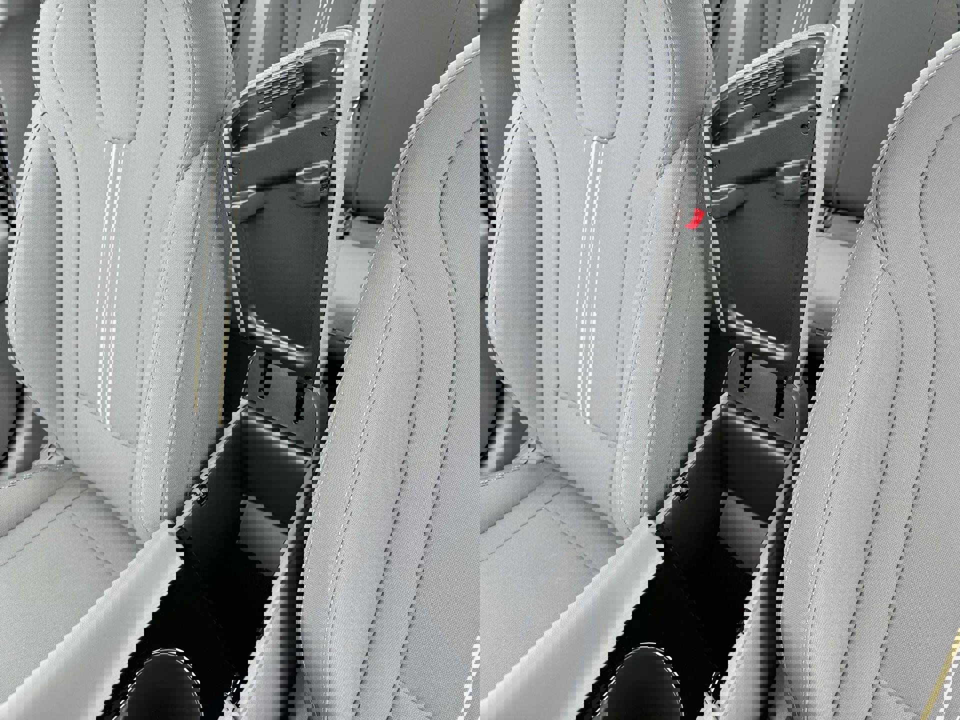 New 2025 Hyundai Elantra SEL image 18