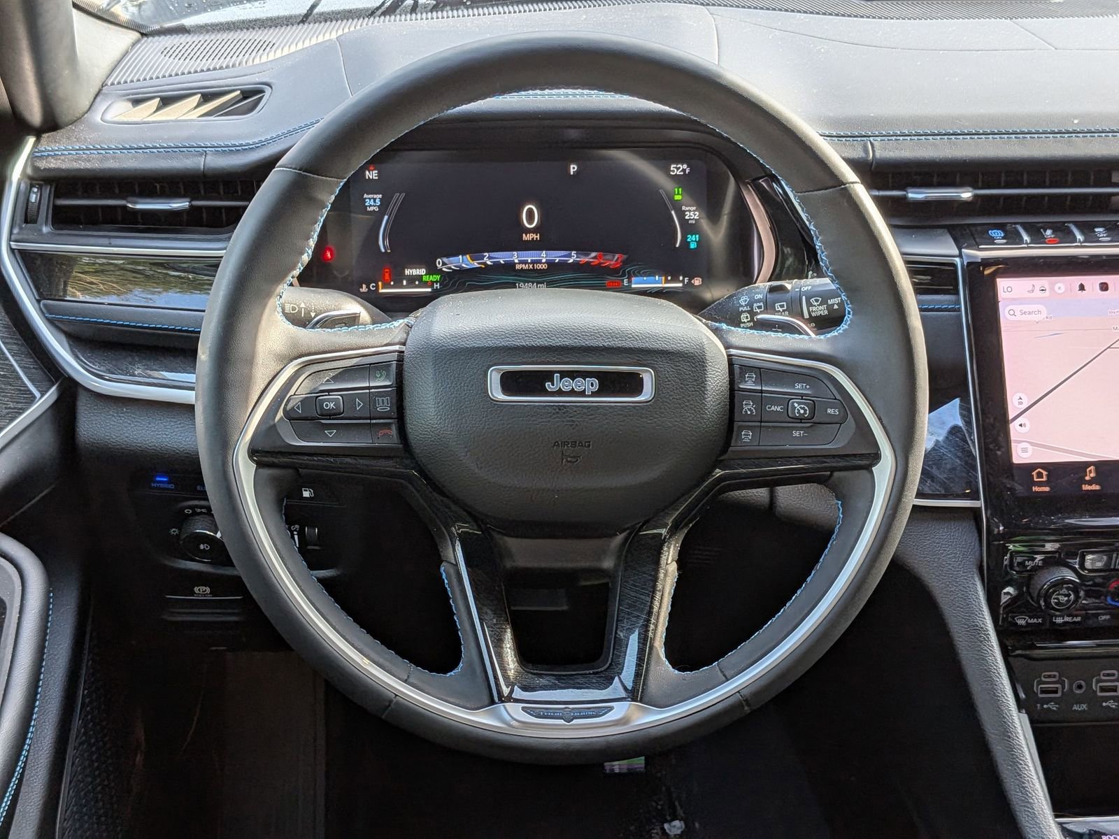 Used 2023 Jeep Grand Cherokee Trailhawk image 30