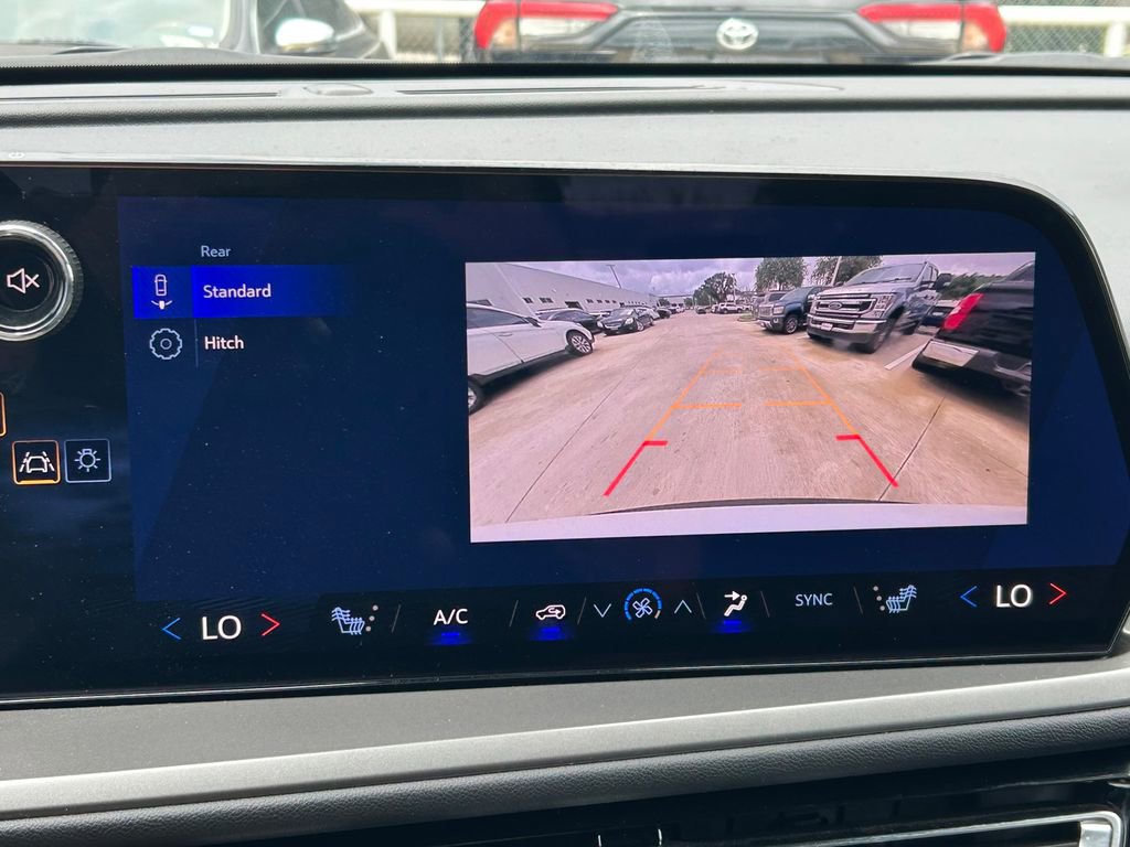Used 2026 Chevrolet Traverse LT w/ LPO, Floor Liner Package FWD image 32