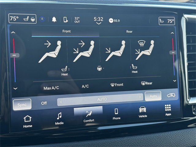 Certified 2024 Chrysler Pacifica Touring-L image 32